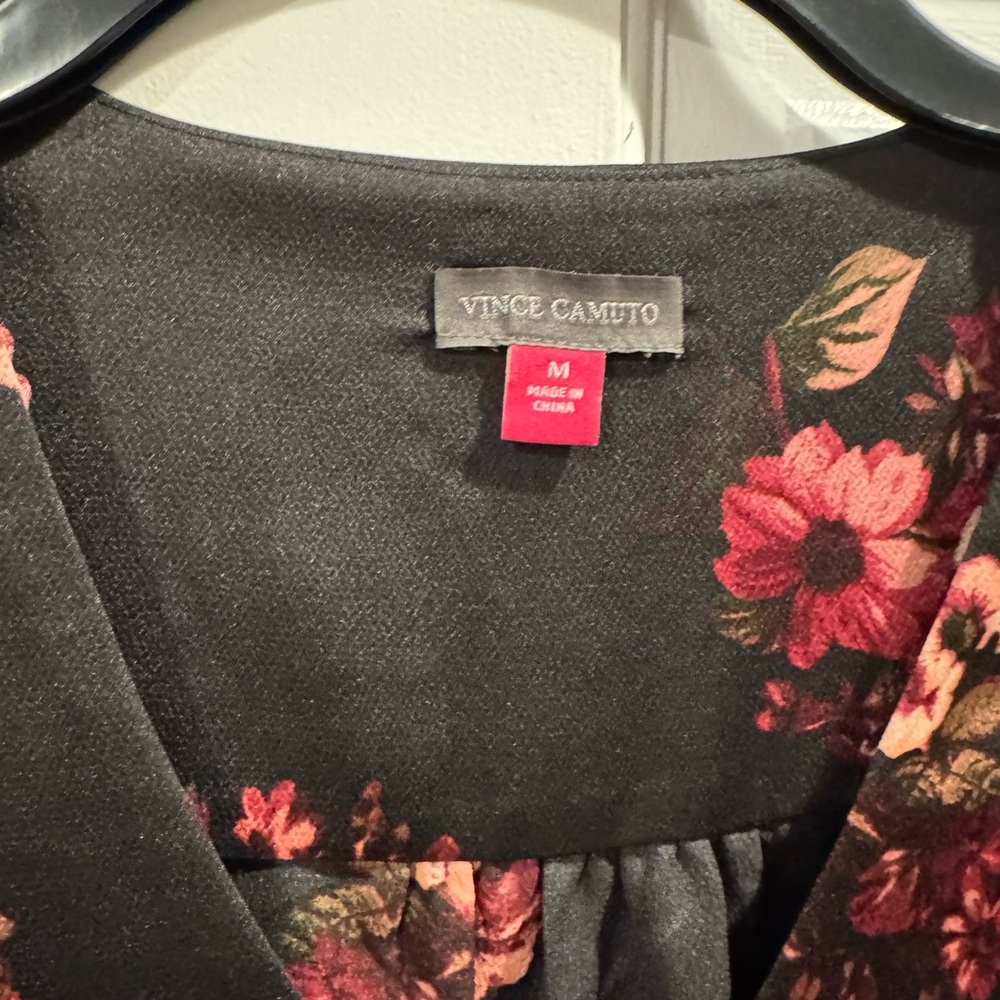 NWT Vince Camuto Womens Black Floral Bell Sleeve - Picture 5 of 6